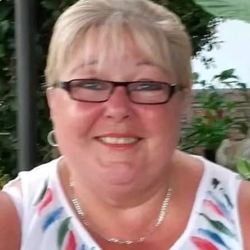 obituary photo for Linda